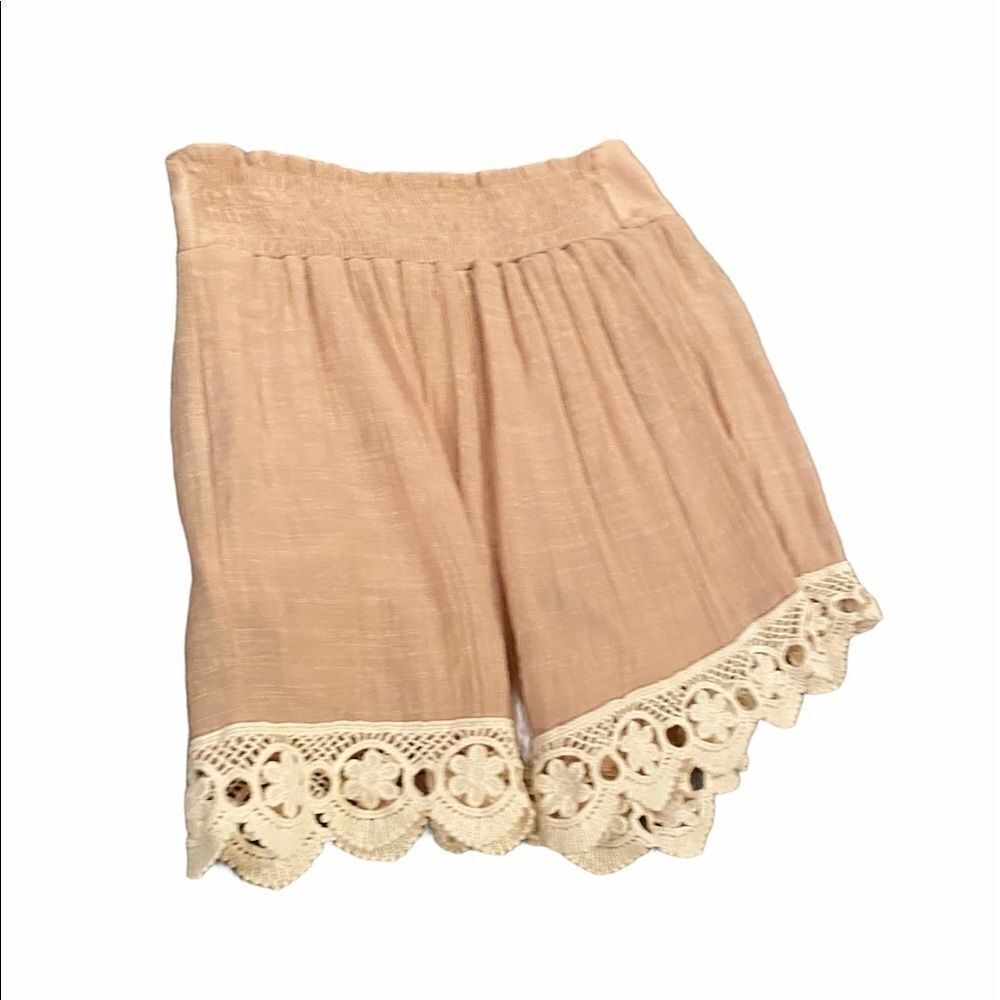 2Tee Couture Tan Lace Shorts Size Small - Picture 8 of 9